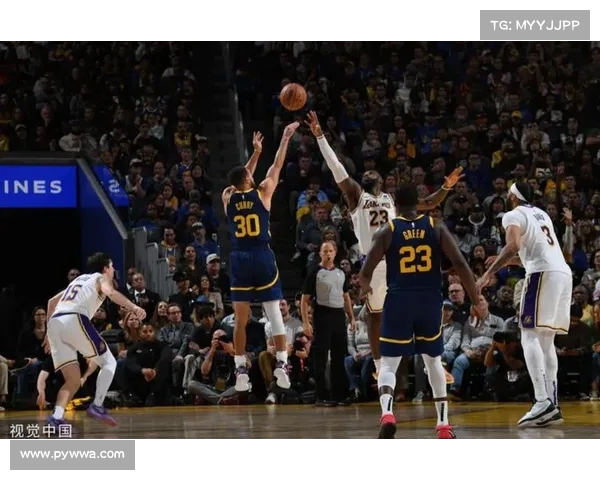 全程直播!NBA赛场精彩瞬间与幕后故事的全方位解说分析 全程直播!NBA赛场精彩瞬间与幕后故事的全方位解说分析