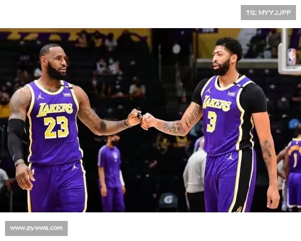 NBA季后赛激战正酣 各大豪强为总冠军荣耀奋力拼搏 NBA季后赛激战正酣 各大豪强为总冠军荣耀奋力拼搏
